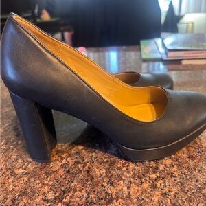 Naturalizer Black Pumps 7W